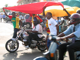  [Billede: Fest i Accra]